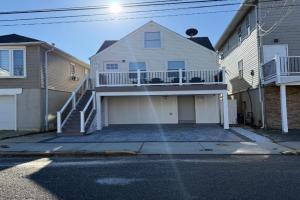 Gorgeous Beach Unit sleeps 4, 2 beach badges, beach towels, and 4 min to beach Guest house, Seaside Heights