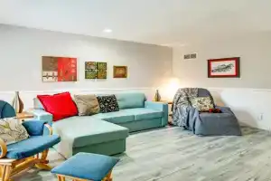 Shop, Dine and Unwind Walkable Home Guest house, Overland Park