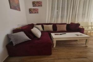 Neell Apartament, Golem