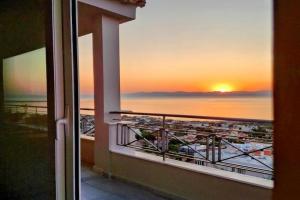 Harris elegant house II superb view near airport, Artemida