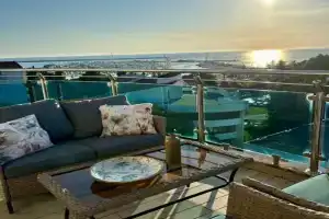 Mia Bella Apartments, Bar
