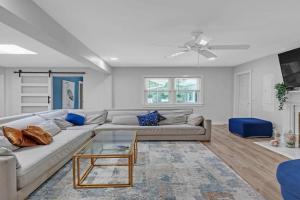 Southern Storm - Modern Stay with Patio & Yard home Guest house, Wilmington