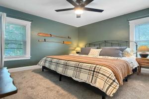 Chic Lakeside Retreat Steps from the Beach Apartments, Cleveland