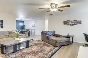 Home 4 Mi to ATandT Stadium Bring Your Pets! Guest house, Arlington