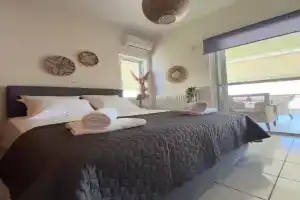 Anemõessa Apartments, Korinthos