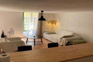 By Elodie T2 cosy vieux Hyères-Parcours des arts Apartments, Hyeres