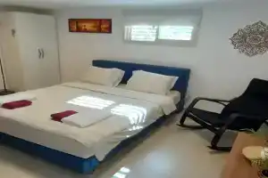 Garden of Eden Accommodation Unit in the heart of Carmel Apartments, Haifa