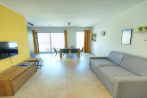 Spacious one bedroom with study JGRI1-1, St Julians