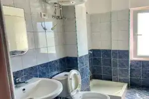 Kiara Rooms, Golem