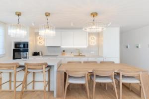 Urban Art Retreat by Belmont Realty Apartments, Kozino