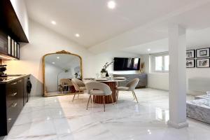 Le Loft Contemporain - Climatisé & Smart TV au coeur de Apartments, Dijon