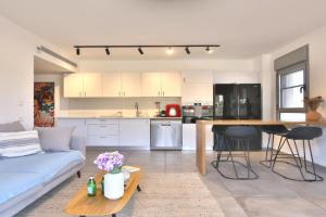 Lime Luxe - 2BR by the SEA Apartments, Haifa