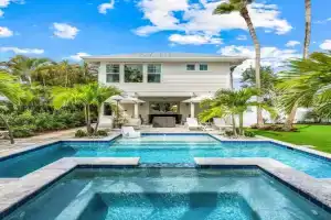 Charming Designer Cottage in Royal Harbor – A Coastal Retreat, Naples