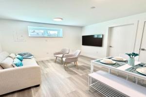 Perfect Travel Hub for Couples or Family Apartments, Burnaby