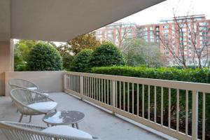 Spacius Apt W Excellent Amenities Apartments, Washington