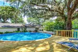 Apartment w Gazebo & Pool-Swanky Style, Savannah