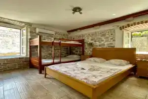 sar 2 Apartments, Kotor