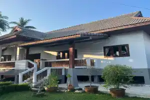 Areerat Villa, Lipa Noi