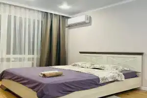 1-komnatnaya uyutnaya vozle Han-Shatyra Apartments, Astana