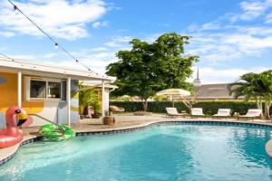 5 min to beach wpool BBQ Guest house, Pompano Beach