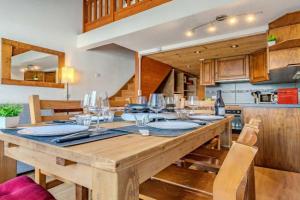 Cozy Duplex with Balcony, Parking & Mountain View - Résidence Le Silveralp Apartments, Val Thorens