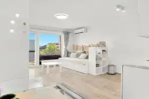 Slnecnice studio with parking and 24 hour check in, Bratislava