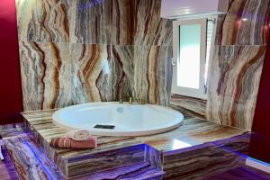 RED PASSION SUITE montecatini Guest house, Montecatini-Terme
