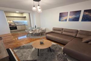 Star Apartman, Vrane