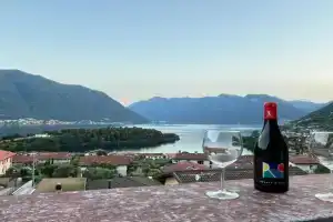 Persimmon Lake Como Lodge, Ossuccio