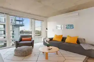 Sophisticated 4BR Suite - Modern and Luxurious Hotel, Chicago