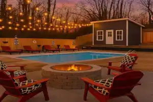 Luxe 4 Bed ATL Retreat - Pool Fire Sauna Theater Guest house, Atlanta