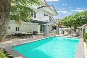 7BR Grand Pool Villa in heart, Patong