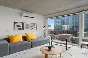 4BR Modern Gem Sleek Bright & Central Hotel, Chicago