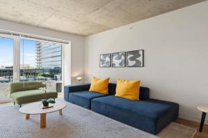 3BR City Escape Bright Sleek Spacious Hotel, Chicago