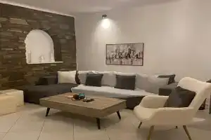 Deppy's House, Naousa