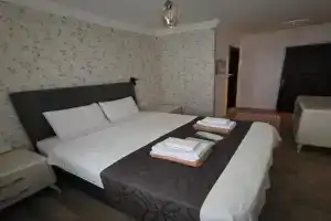 Flower Apart 2, Patara