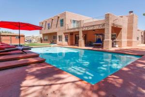 4 Bed 3 and half Baths Home with Heated Pool Guest house, El Paso