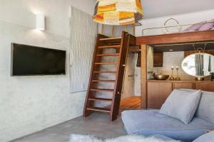 Surfers' Loft - direct access to the beach Apartments, Sydney