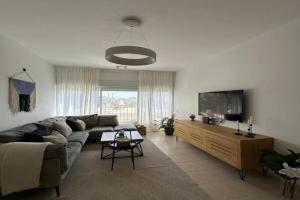 HARDUF3 - Stylish 3BD - Sea View - Private Parking Apartments, Haifa