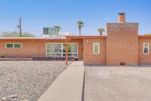 Home 2 Mi to Dtwn and University of Arizona! Guest house, Tucson