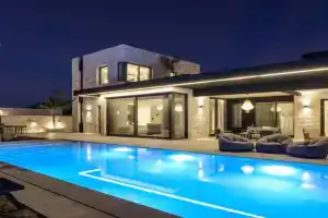 Villa Andriano, Adelianos Kampos