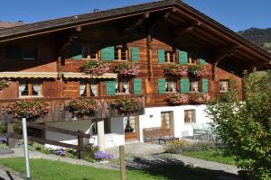 Apartment Alpenchalet Spiher Parterre by Interhome, Gstaad
