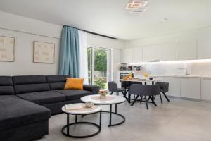 Duo Verde Celine Garden Apartment, Kremasti