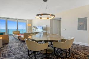 Luxury 2BR Beachfront Rooftop Pool and Spa Apart-hotel, Hollywood