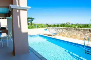 Pyrgos Spring pool apartment, Maleme