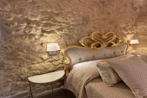 Angelica's House, Noto