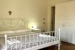 Marco's house elegant and reserved apt by the Sea, Pescara