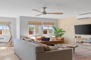 Walk to Trestles Beach Shared YardFirepit El Camino Surfhouse A by AvantStay, San Clemente