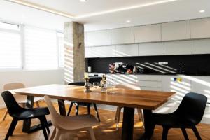 Soho White 2BDR by RV Apartments, Varna