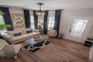 Bungalow on the Bay scenic views Mins 2 downtown Guest house, Tampa